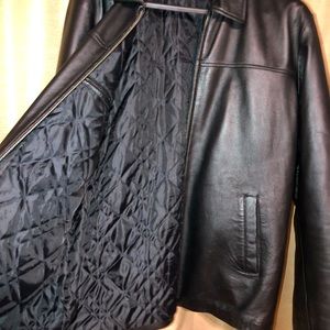 Men’s black Lucky Brand size large 100% genuine leather shell! With quilted line